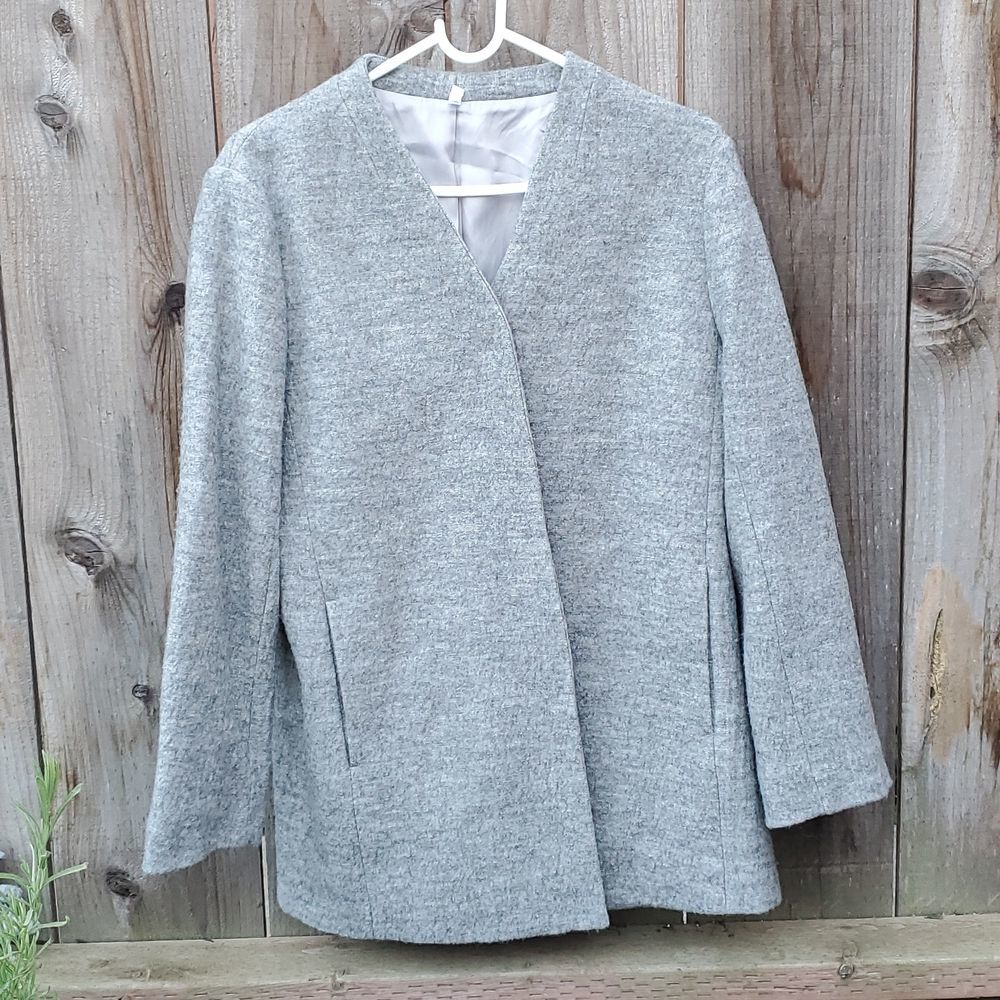 Vintage Womans Gray Coat 69% Wool Size Medium